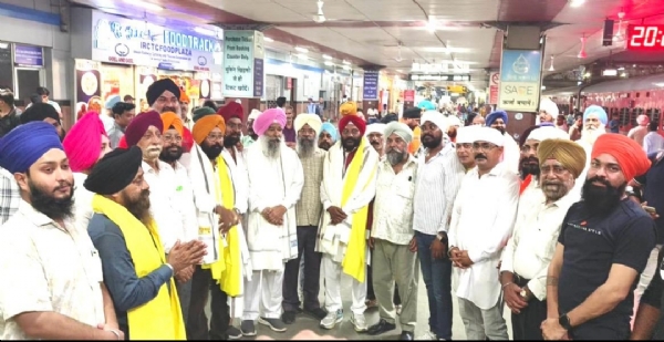 साकची गुरुद्वारा कमिटी ने तीर्थयात्रियों को दी श्रद्धापूर्वक बिदाई, स्टेशन पर गूंजे ‘बोले सो निहाल’ के जयकारे*