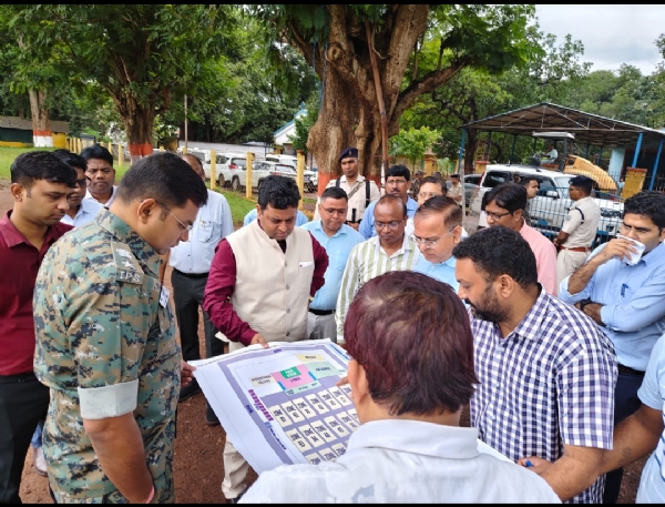 उपायुक्त, पुलिस अधीक्षक एवं अन्य पुलिस पदाधिकारीयों ने गुवा शहीद दिवस को लेकर गुवा का दौरा कर विभिन्न स्थलों का किया निरीक्षण