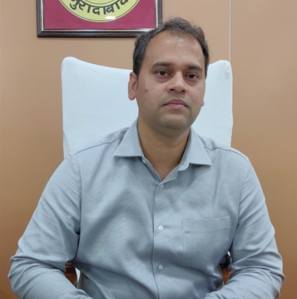 मुरादाबाद के जिलाधिकारी अनुज सिंह । ( डीएम )