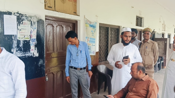 बिना मान्यता के चल रहे मदरसे को जांच के बाद किया गया बंद