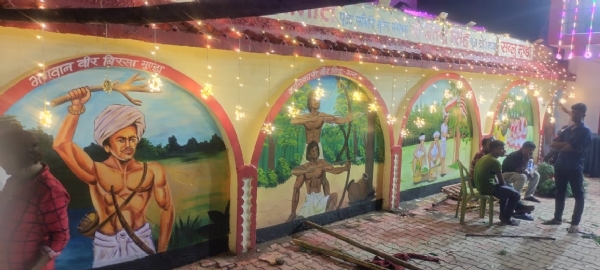 जगमगाती लाइट से सजी अखड़ा