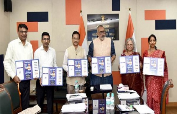 कपास किसान ऐप को लॉन्च करते गिरि‍राज सिंह