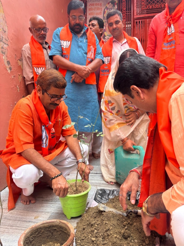 वार्ड प्रवास कार्यक्रम में विधायक डॉ नीलकंठ तिवारी