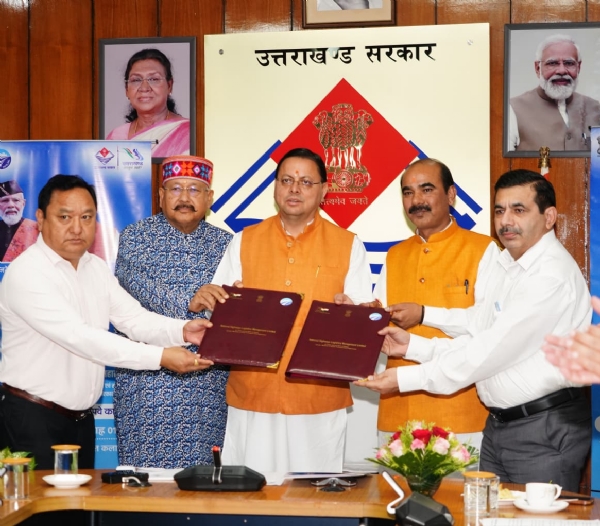 मुख्यमंत्री पुष्कर सिंह धामी की उपस्थिति में राज्य सरकार और नेशनल हाईवे लॉजिस्टिक्स मैनेजमेंट लिमिटेड (एनएचएलएमएल) के बीच समझौता।