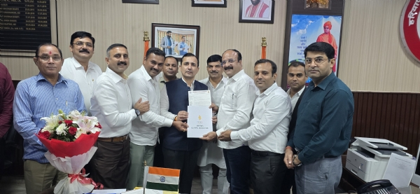 हरियाणा ओलंपिक एसाेसएिशन के अध्यक्ष एचएसएससी चेयरमैन से मुलाकात करते हुए
