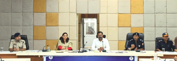 कलेक्टर की उपस्थिति में बाढ़ परिदृश्य पर टेबल टॉप बैठक आयोजित