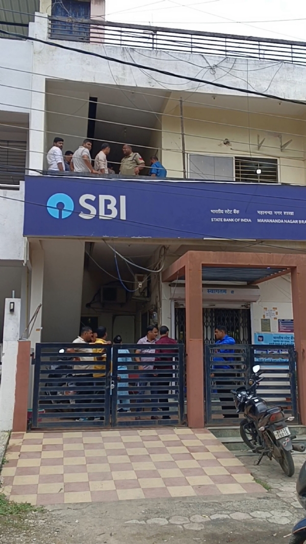 उज्जैन में बैंक के लॉकर खोलकर 2 करोड़ के आभूषण ले गए बदमाश