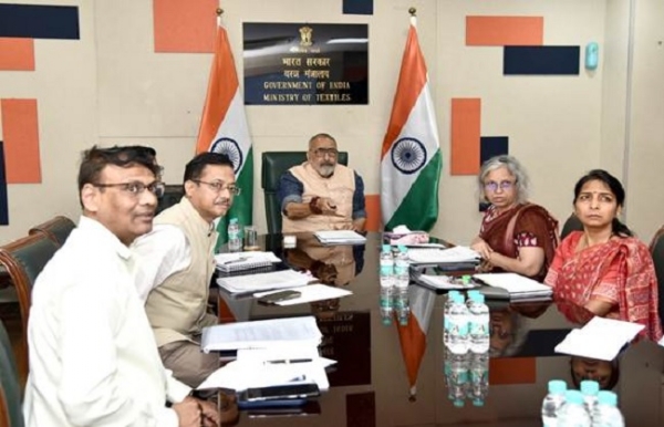 कपास किसान ऐप को लॉन्च करते गिरि‍राज सिंह