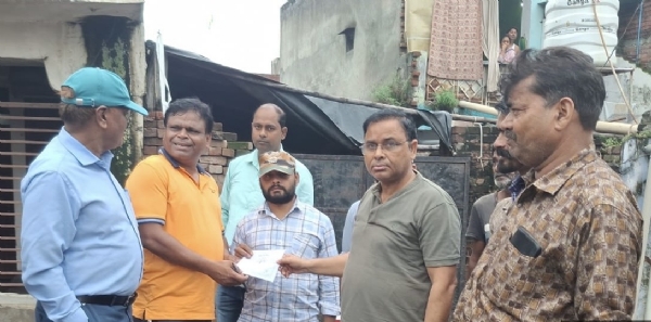 नगर निगम टीम ने वार्ड 62 और 39 में पॉलिथिन व डेयरी स्वामियों पर की कार्रवाई, 1.03 लाख रुपये का जुर्माना वसूला।