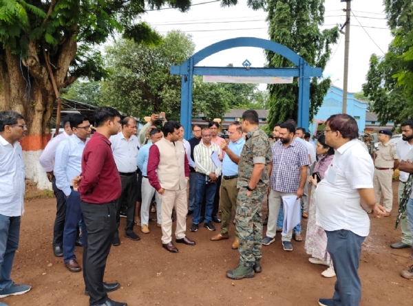 उपायुक्त, पुलिस अधीक्षक एवं अन्य पुलिस पदाधिकारीयों ने गुवा शहीद दिवस को लेकर गुवा का दौरा कर विभिन्न स्थलों का किया निरीक्षण