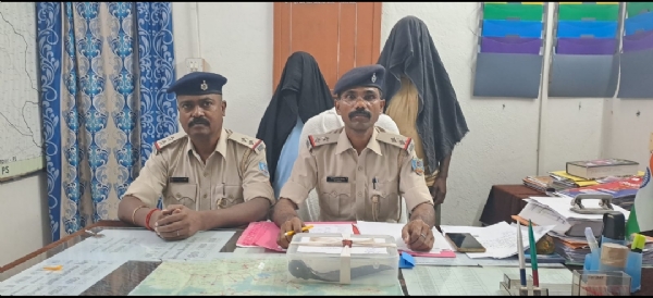 हत्यारोपी की जानकारी देते थाना प्रभारी
