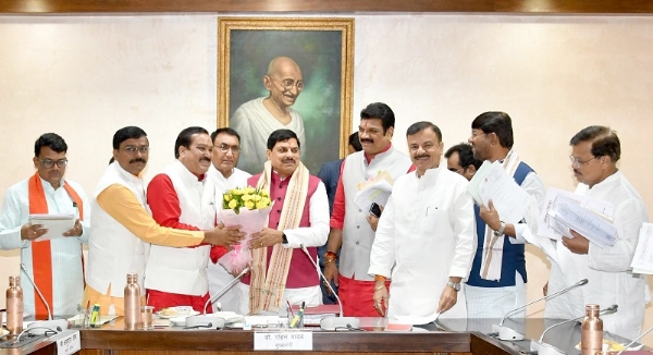 विक्रमादित्य वैदिक घड़ी स्थापित करने पर कैबिनेट के सदस्यों ने मुख्यमंत्री डॉ. मोहन यादव का माना आभार