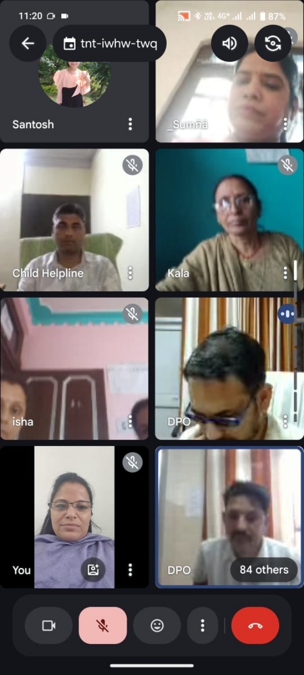 वर्चुअल माध्यम से चर्चा करते हुए।