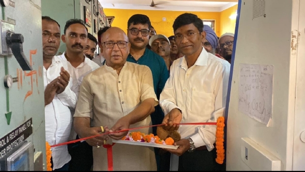 ने पावर सबस्टेशन का उद्घाटन करते विधायक सरयू राय