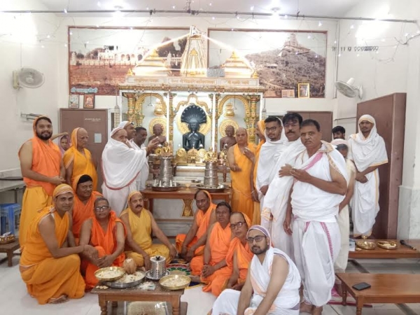 श्री आदिनाथ विहार दिगंबर जैन मंदिर में दसलक्षण महापर्व पर हो रहे विभिन्न धार्मिक आयोजन