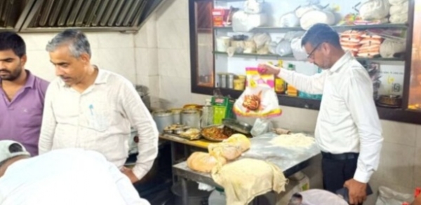 पूर्व में छापेमारी की फोटो