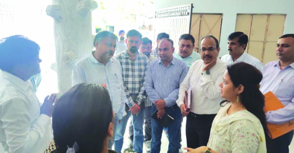 निरीक्षण के दौरान सीडीओ