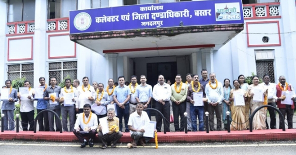 22 सेवानिवृत्त शासकीय सेवकों को दी गई विदाई