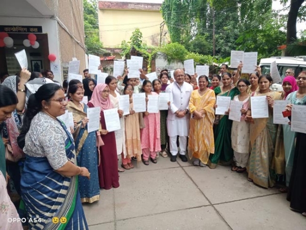विधायक संग नियुक्ति पत्र पाये अभ्यर्थी