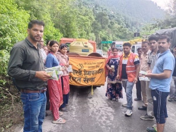प्राकृतिक आपदा में राहत कार्यों में जुटे आरएसएस और सेवा भारती के कार्यकर्ता