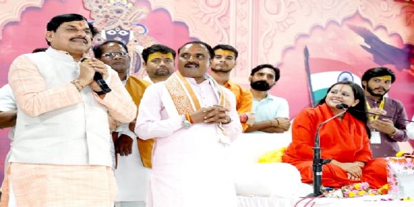 वृंदावन में आयोजित कार्यक्रम को संबोधित करते हुए मुख्यमंत्री मोहन यादव