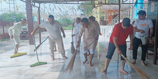 सेवा पखवाड़ा के तहत भाजपा ओबीसी मोर्चा ने शिव मंदिर कोटली शाह दौला में चलाया स्वच्छता अभियान