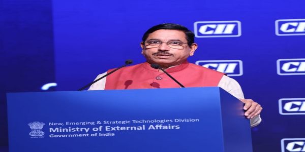 कार्यक्रम को संबोधित करते हुए नवीन एवं नवीकरणीय ऊर्जा मंत्री ने प्रह्लाद जोशी