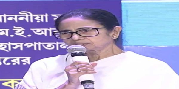 मुख्यमंत्री ममता बनर्जी ने नवरात्रि की सुबह साझा किया अपना लिखा पूजा गीत