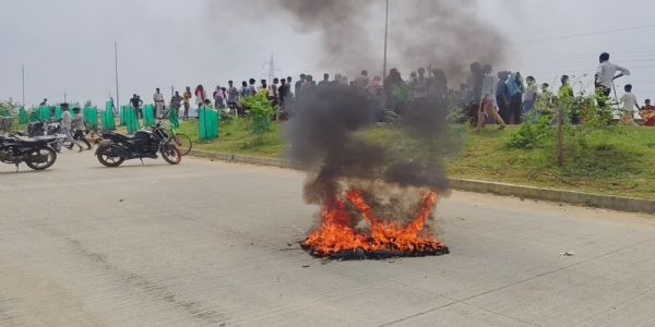 सड़क दुघर्टना में मजदूर की मौत, आक्रोशित लोगों ने किया सड़क जाम