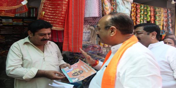 मंत्री सूद ने व्यापारियों की दुकानों पर जाकर दी जीएसटी सुधारों की जानकारी