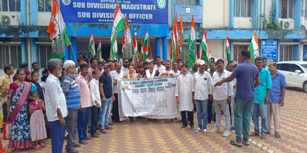 खड़गपुर टाउन कांग्रेस का प्रतिनियुक्ति : वास्तविक मतदाताओं के नाम हटाने पर रोष, प्रशासन से तत्काल कार्रवाई की मांग