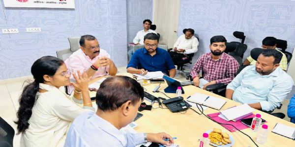 वाराणसी में दुर्गा पूजा व दशहरा को लेकर महापौर ने की समीक्षा बैठक