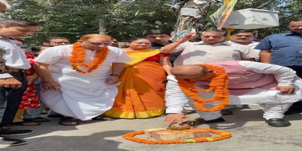 विजेंद्र गुप्ता ने रोहिणी में पानी की पाइपलाइन बदलने के कार्यों का किया उद्घाटन