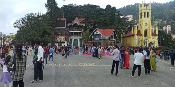 हिमाचल में धूप खिली, भूस्खलन से 369 सड़कें बंद
