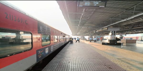 टाटानगर के कई ट्रेनें रद्द, कुछ का बदला गया मार्ग