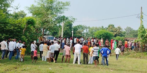 राजद नेता का अधजला शव बरामद, हत्या की आशंका