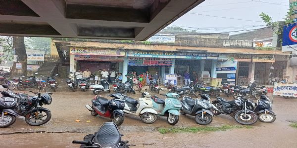 तेज गर्जना व आंधी-तूफान के साथ अंचल में झमाझम बारिश, जनजीवन प्रभावित