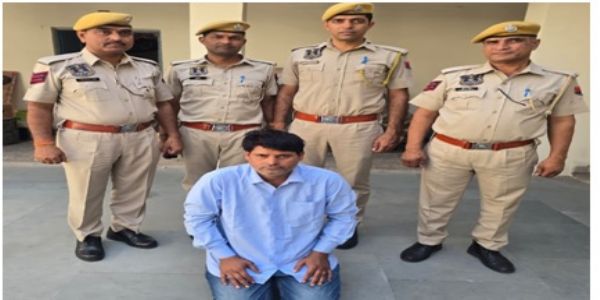 विदेश भेजने के नाम पर ठगी करने वाला ठग गिरफ्तार
