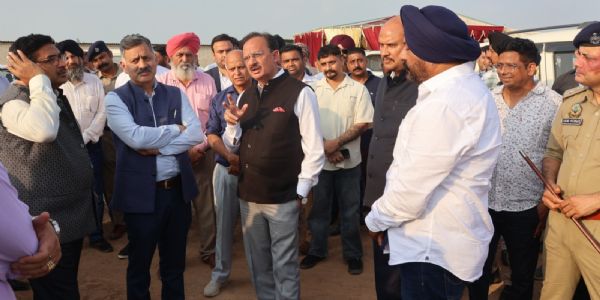 उद्योग मंत्री ने मेडिकल डिवाइस पार्क व घीड़ औद्योगिक क्षेत्र का किया दौरा