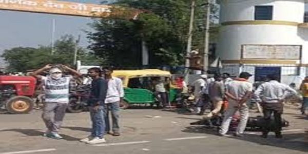 भिंड: बस ने बाइक सवार को कुचला, आधा किलोमीटर तक घसीटा, आक्रोशित परिजनों ने किया चक्काजाम
