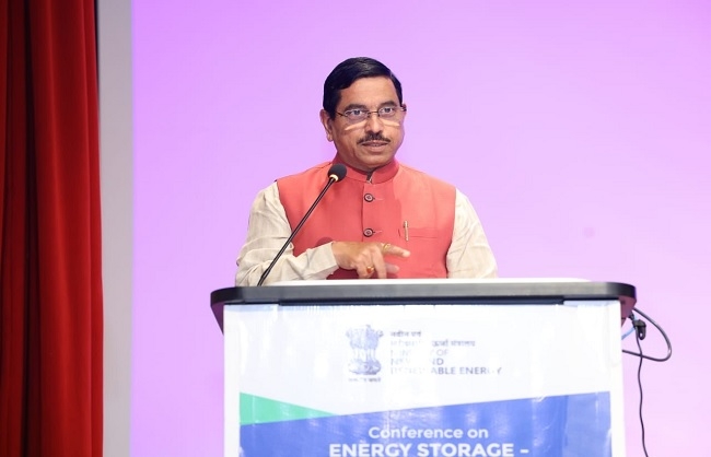 कार्यक्रम को संबोधित करते हुए नवीन एवं नवीकरणीय ऊर्जा मंत्री ने प्रह्लाद जोशी