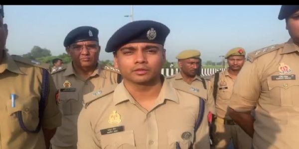 अलीगढ़ में टक्कर के बाद वाहनों में आग लगी, 4 लोग जिंदा जले