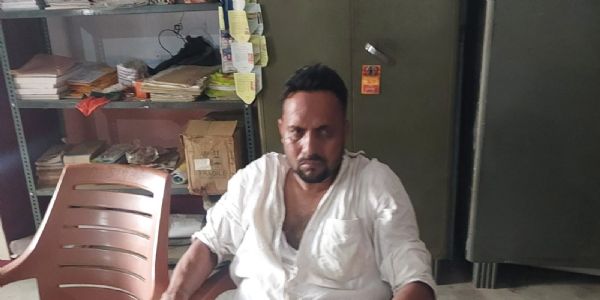 शिक्षक पर छात्रा के साथ छेड़खानी का आरोप, गिरफ्तार