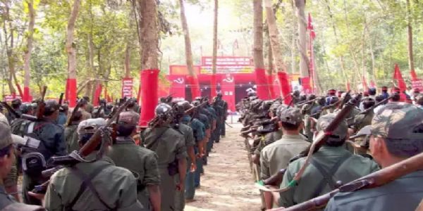 माओवादी केंद्रीय समिति ने अपने ही सहयोगी भूपति को हथियार सौंपने की दी चेतावनी