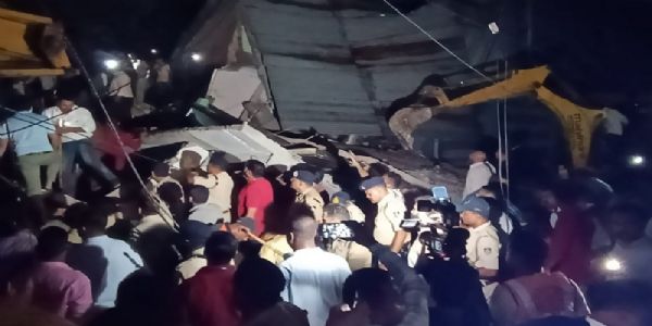(अपडेट) इंदौर में तीन मंजिला मकान गिरा, दो लोगों की मौत और 12 घायल