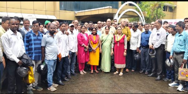सहारा कार्यालय खोलने को लेकर भाजपा ने उपायुक्त को सौंपा ज्ञापन