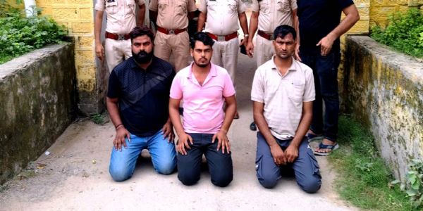 धौलपुर पुलिस ने मध्‍यप्रदेश के तीन इनामी बदमाश किए गिरफ्तार