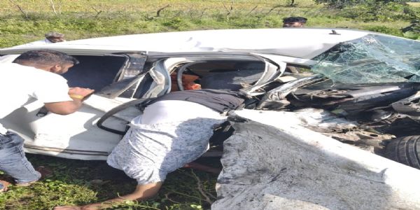 आगरमालवाः कंटेनर और कार की भिड़ंत में दो लोगों की मौत, एक घायल