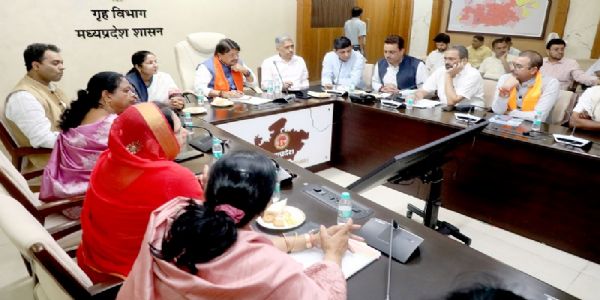 नगर निगम अपनी आय बढ़ाने के लिए करें निरंतर प्रयास : विजयवर्गीय