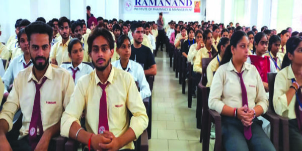 पुलिस ने रामानंद इंस्टीट्यूट में चलाया जन जागरूकता अभियान